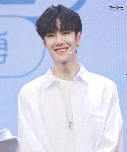 王一博吃瓜娱乐圈八卦图